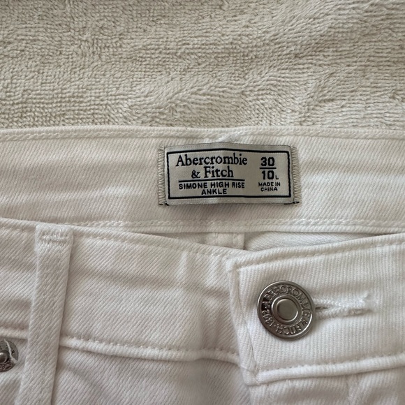 white abercrombie jeans - Picture 2 of 3